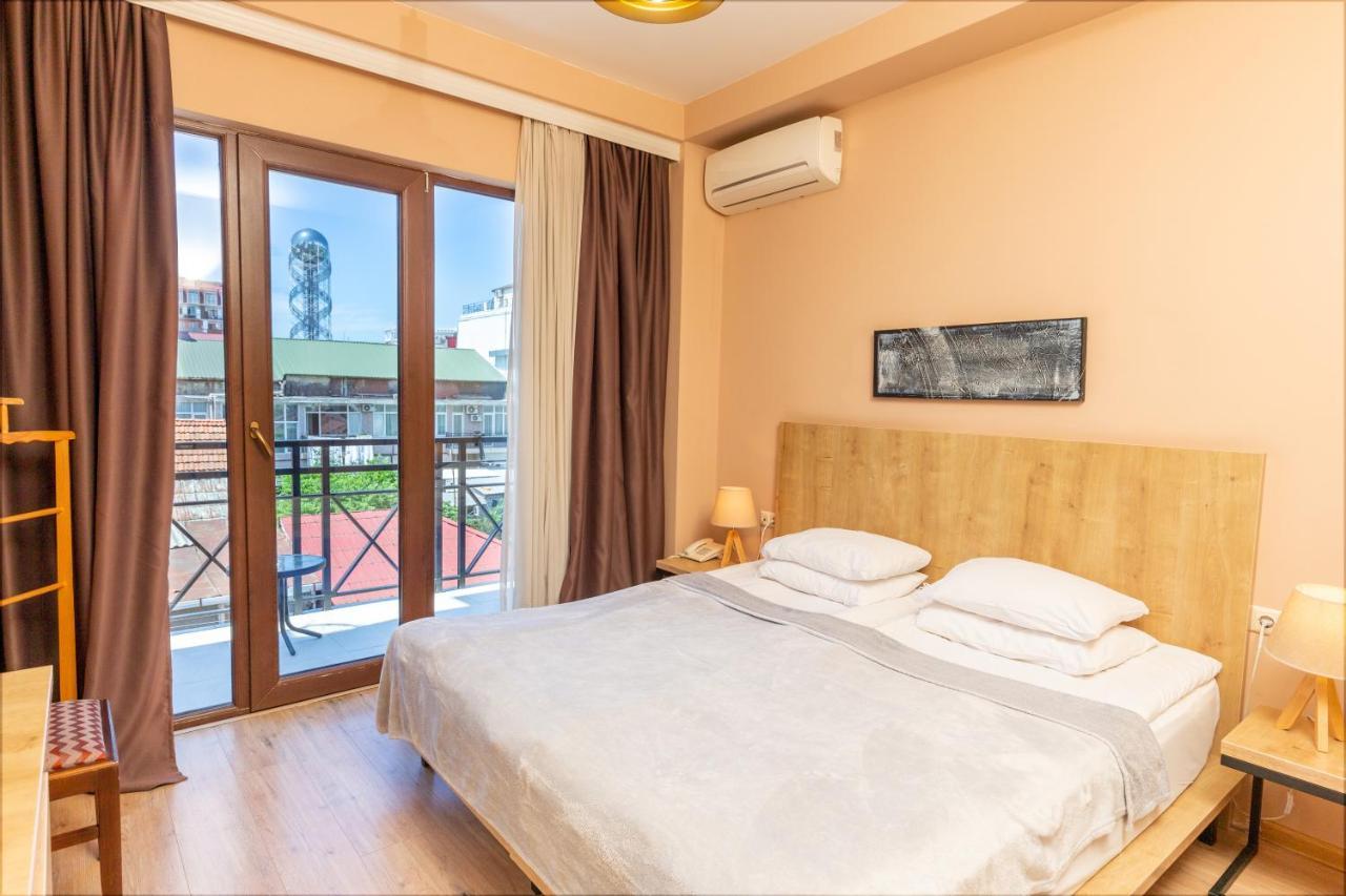 Hotel N16 Batumi Esterno foto