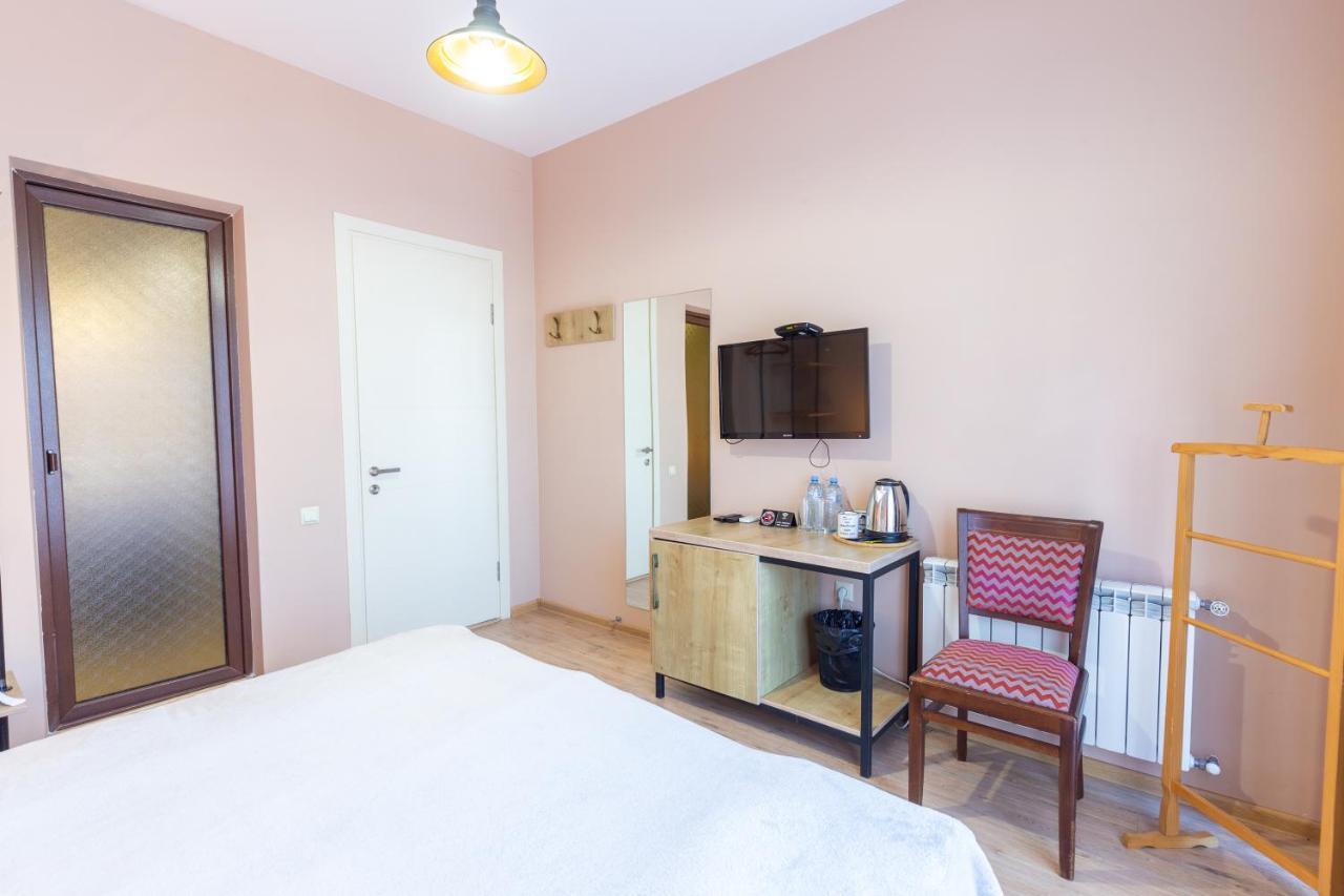 Hotel N16 Batumi Esterno foto