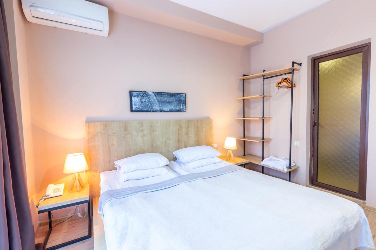 Hotel N16 Batumi Esterno foto