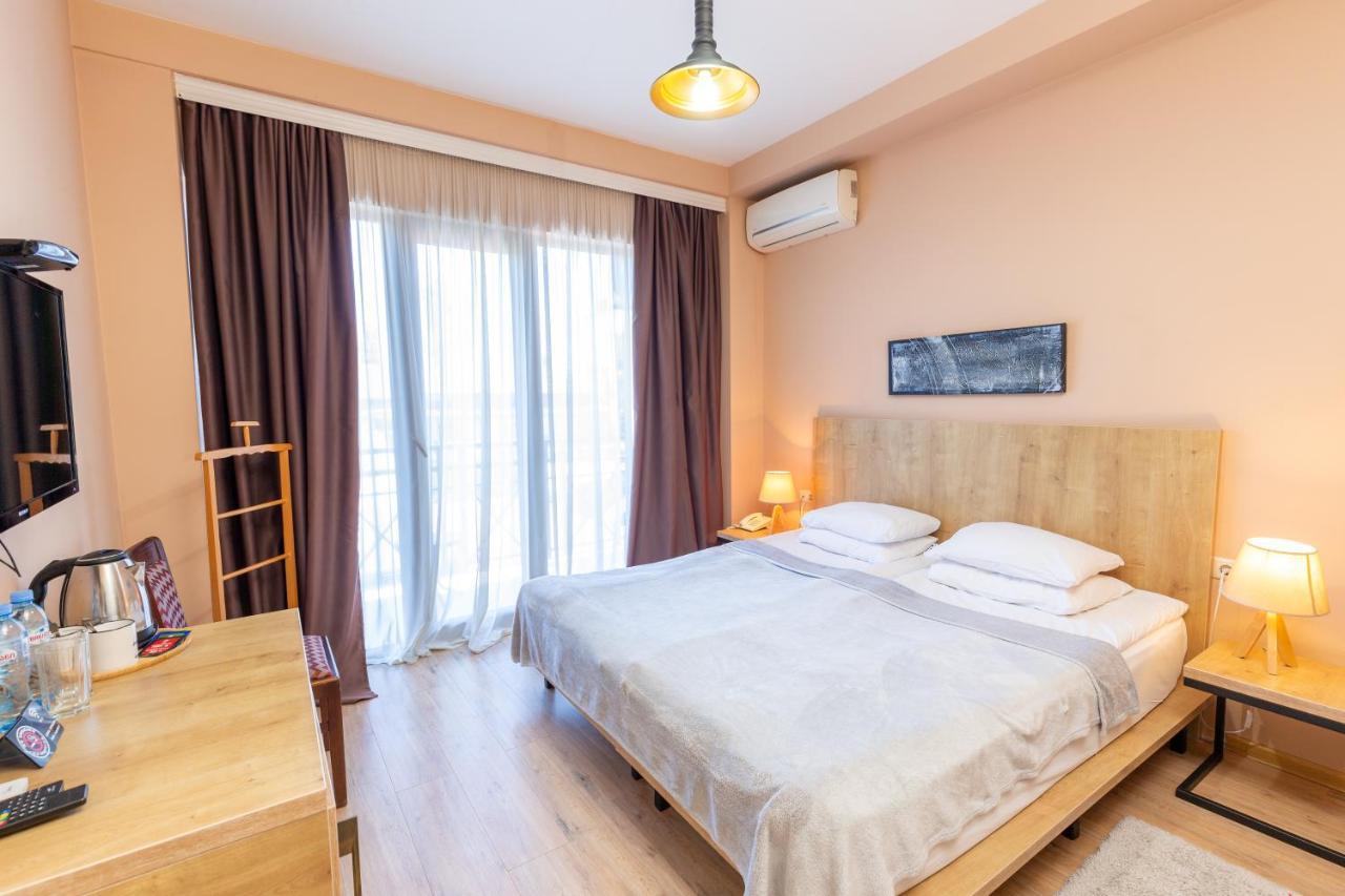 Hotel N16 Batumi Esterno foto