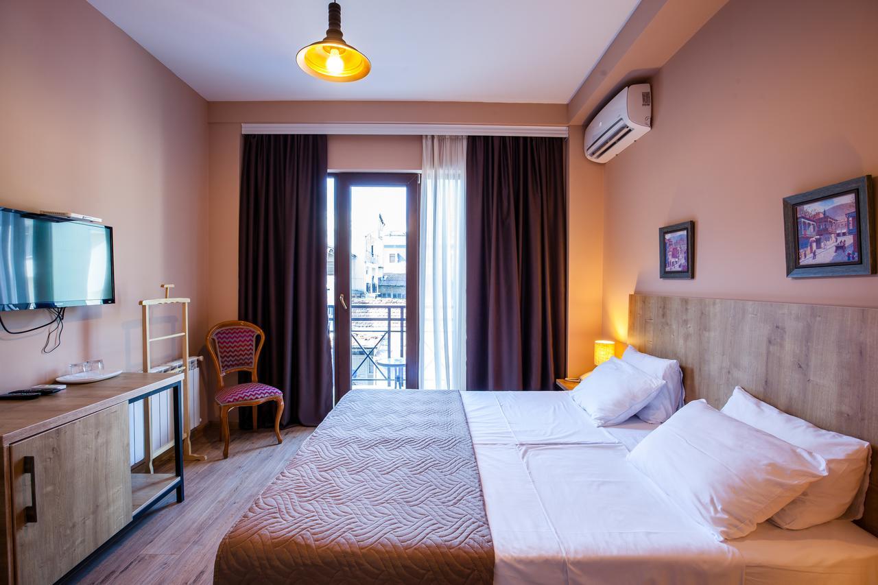 Hotel N16 Batumi Esterno foto