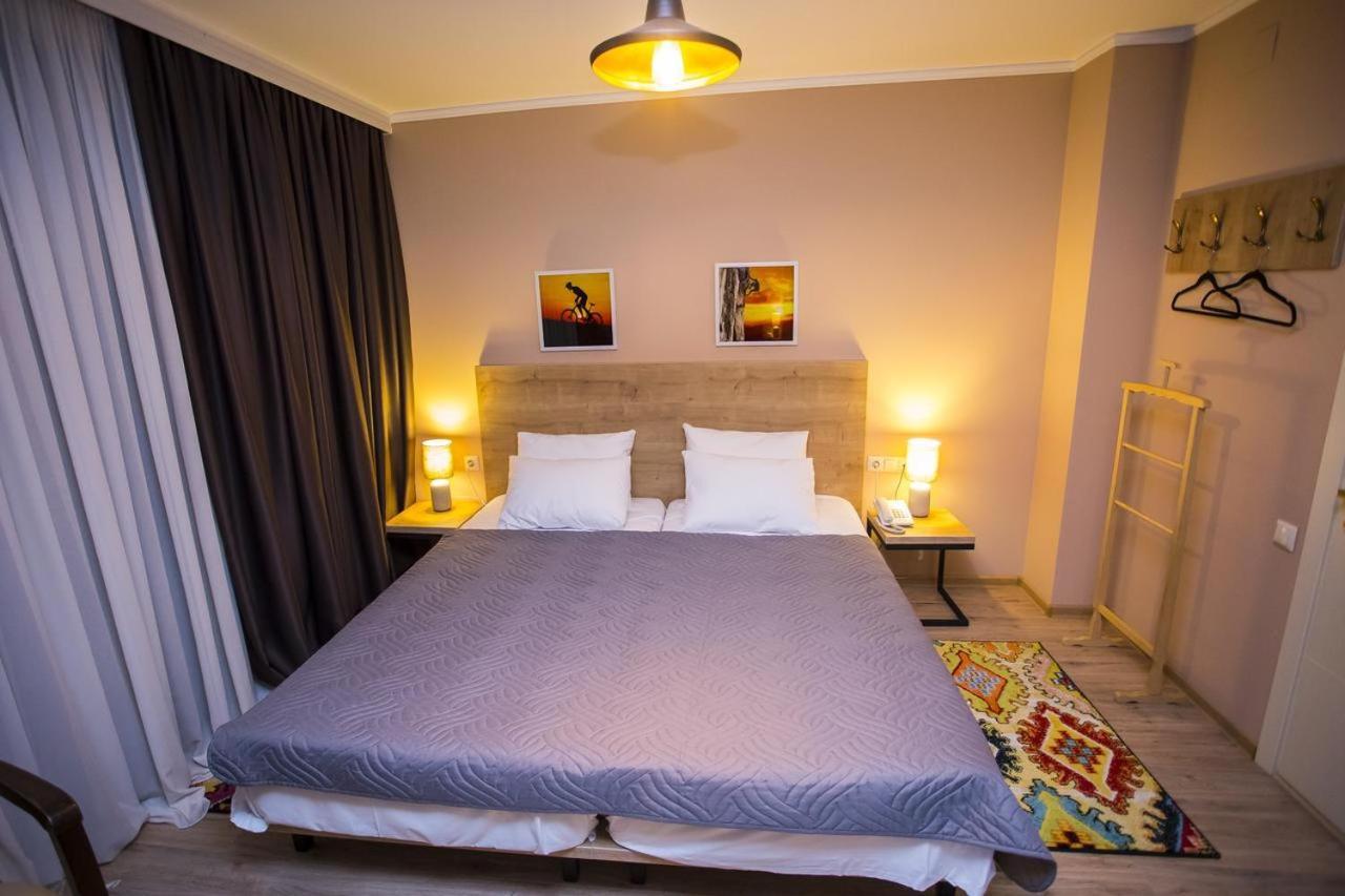 Hotel N16 Batumi Esterno foto