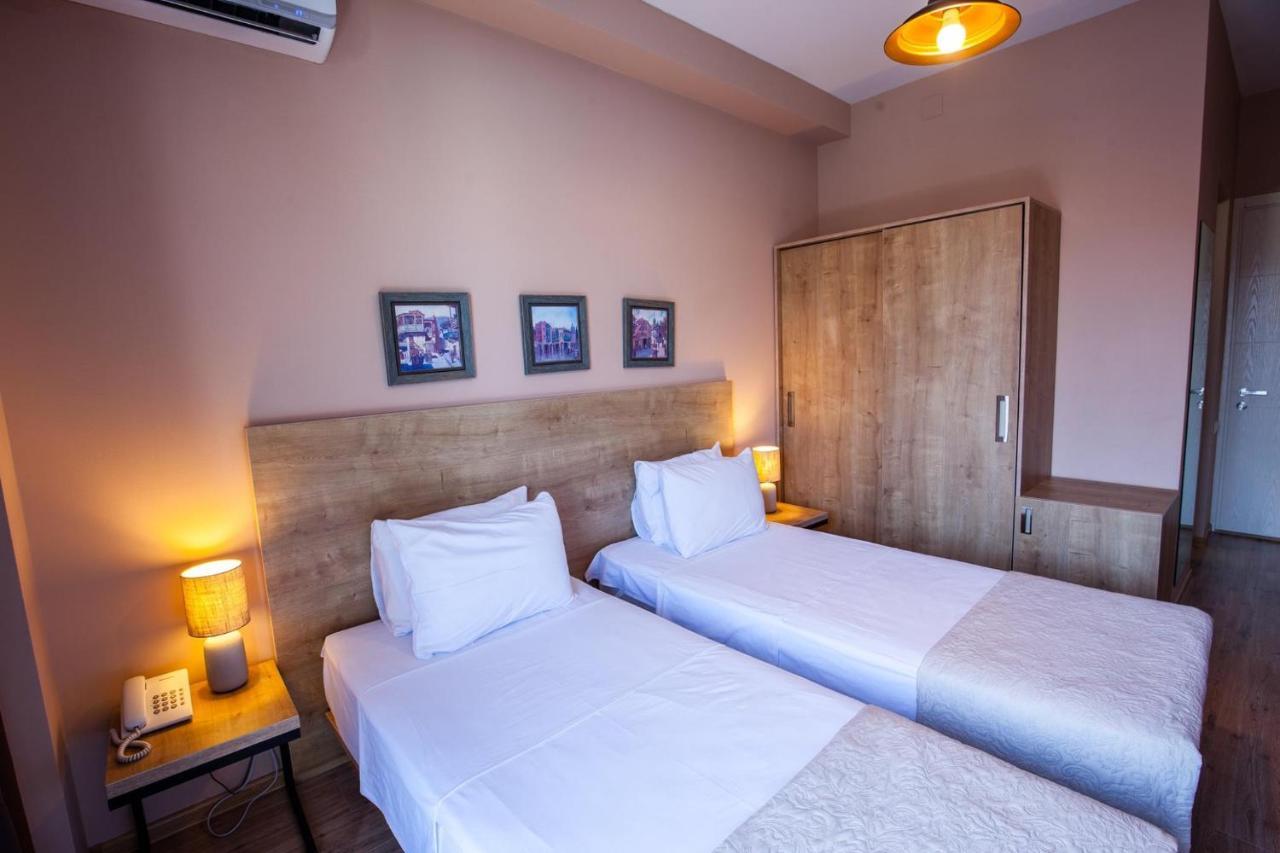Hotel N16 Batumi Esterno foto